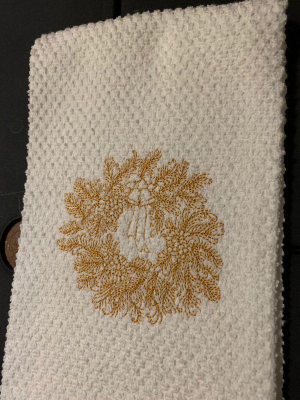 Gold Wreath kitchen Towels (Set) - Image 2